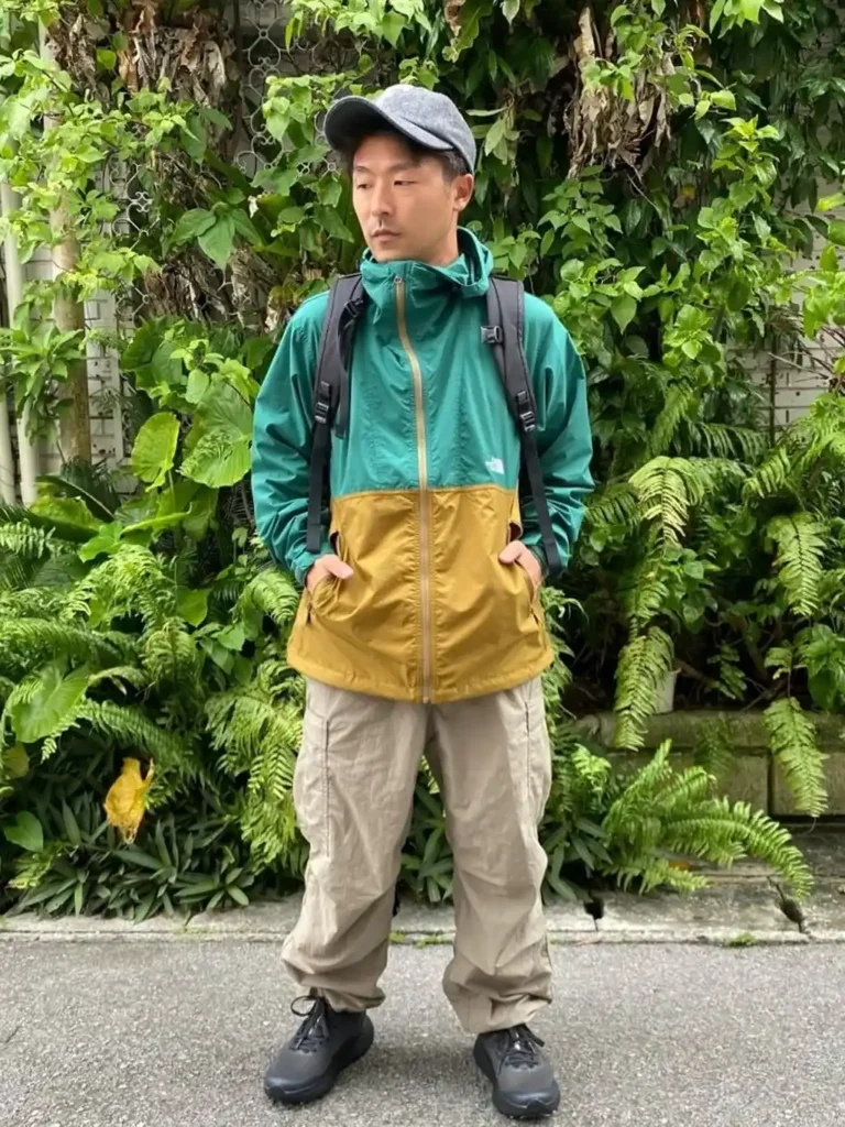 ノースフェイスのコンパクトジャケットの休日お出かけを意識したコーデ例