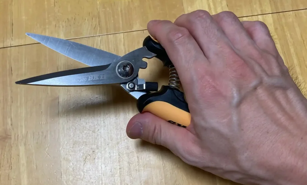 SML-200の持ち方の写真