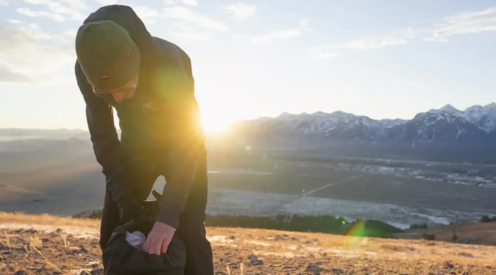 2025年最新】アークテリクスの春夏おすすめアウター9選！梅雨でも快適  